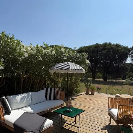 Daire Window On Ramatuelle *