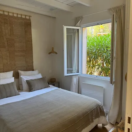 Window On Ramatuelle * 쎙뜨호뻬