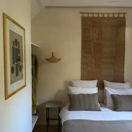 Daire Window On Ramatuelle *