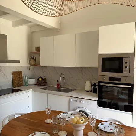 Daire Window On Ramatuelle