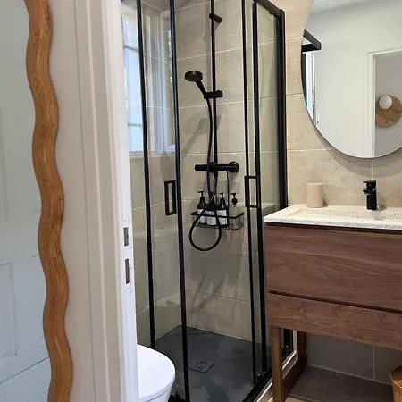 Window On Ramatuelle 아파트 *