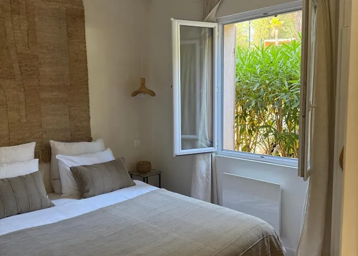 Window On Ramatuelle * Сен-Тропе