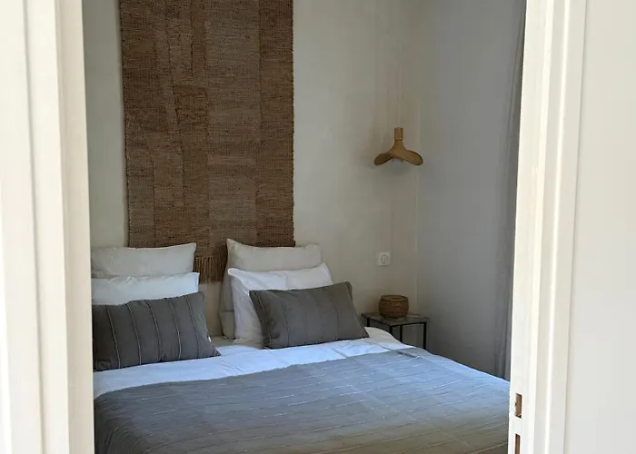 Window On Ramatuelle Сен-Тропе